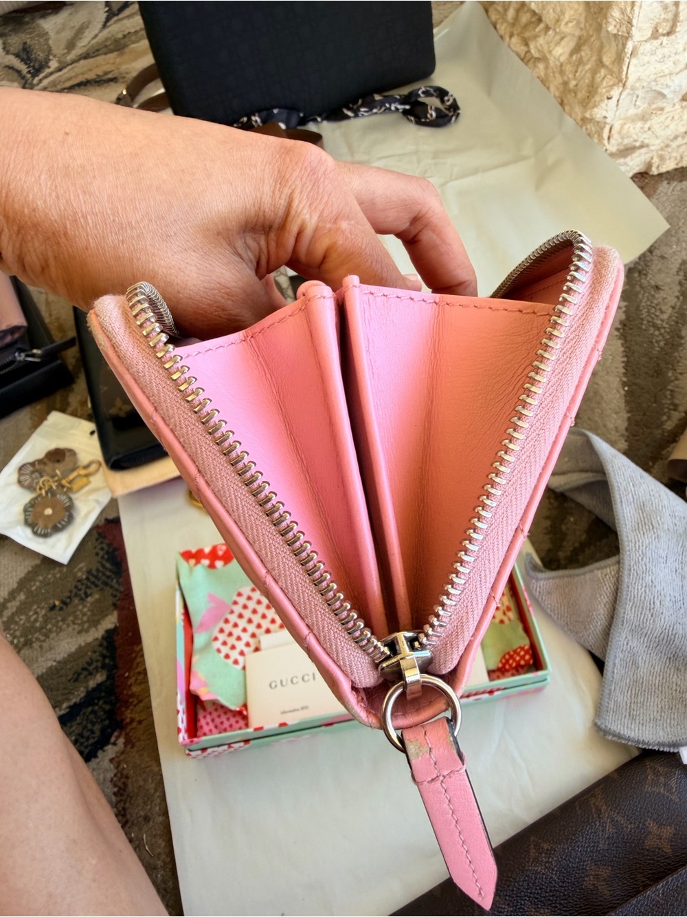 Gucci GG Long Zippy Wallet - Picture 5 of 12